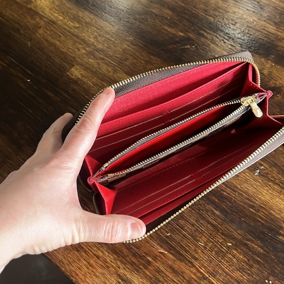 Louis Vuitton CLÉMENCE WALLET - Picture 12 of 12